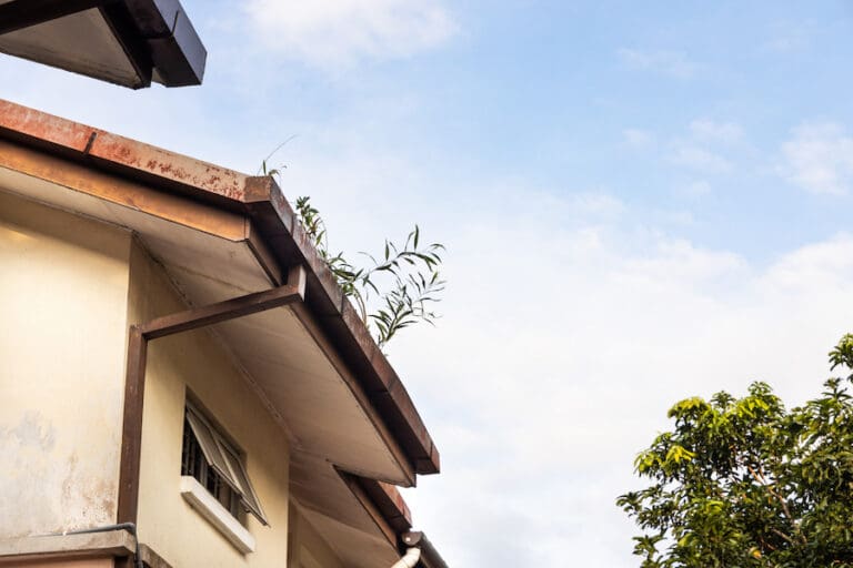 How to fix sagging gutters